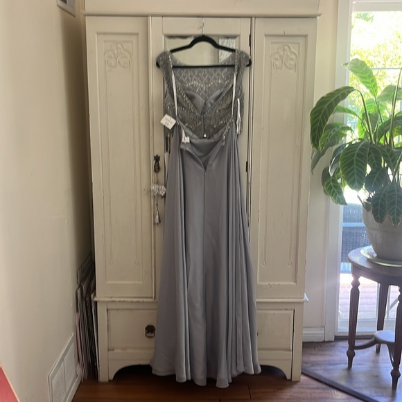 Elegant Sherri Hill Homecoming Winter Formal Prom dress, silver, size 10 - Picture 7 of 10